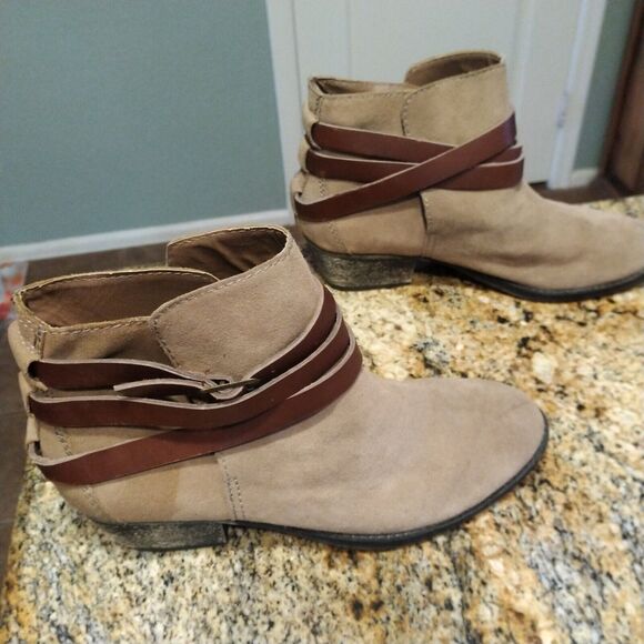 Steve Madden Quesstt Ankle Boots Brown Leather Buckle Strap Detail Women's Sz 9 - Picture 5 of 13